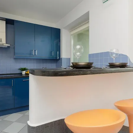 Comfy Powstancow Slaskich By Renters Apartmán *