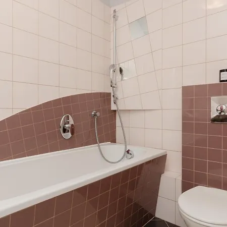 Comfy Powstancow Slaskich By Renters דירה *